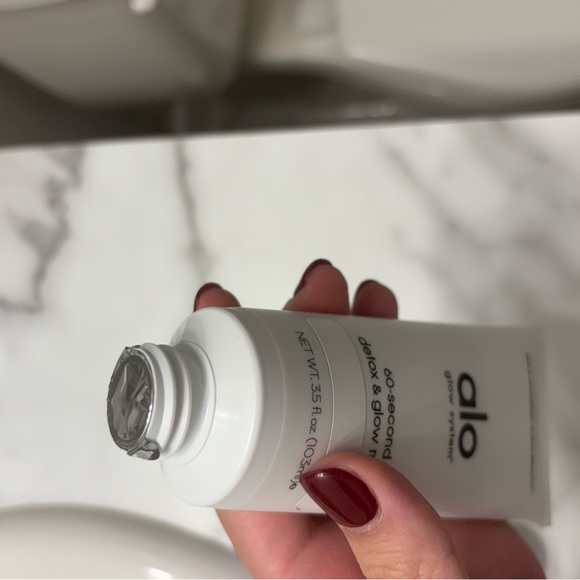 Brand new alo yoga skincare detox mask - Picture 3 of 3